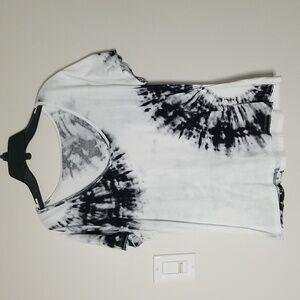 Relativity Scoopneck short sleeve t shirt tye dye